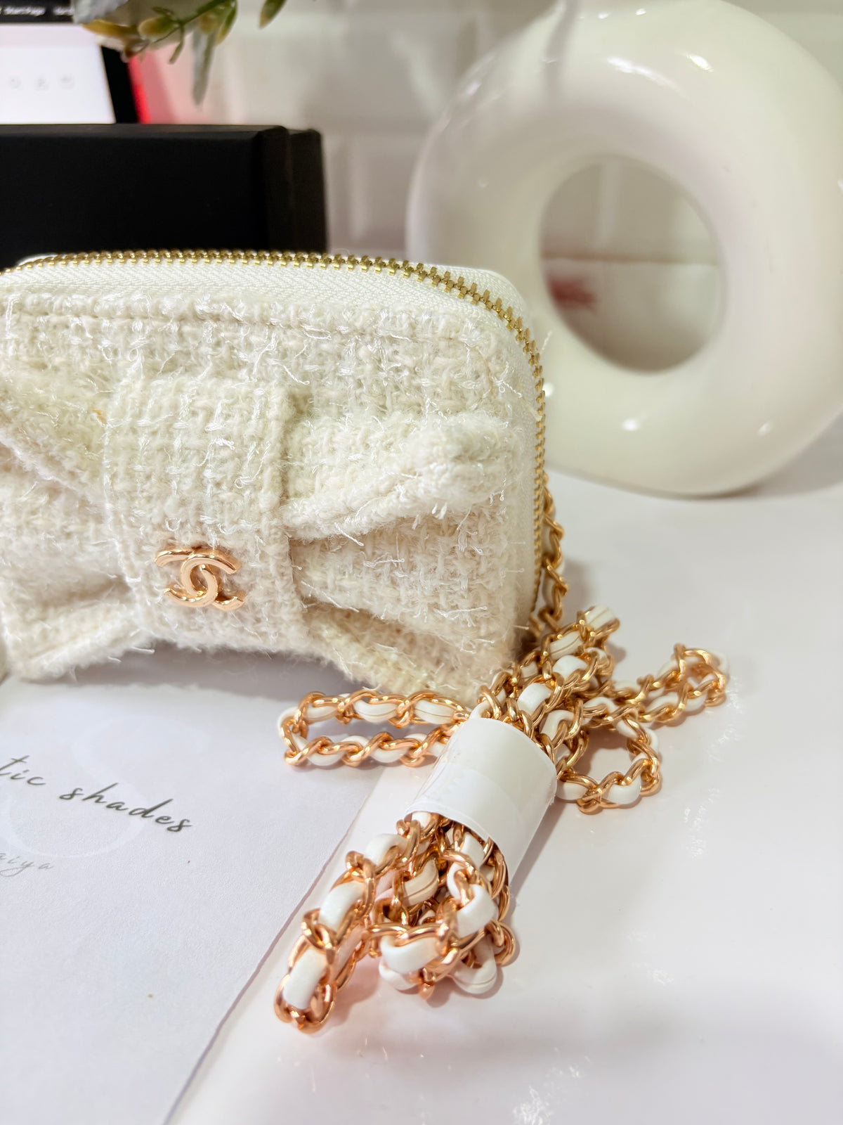 CHANEL Beaute VIP Gift Snow White Bow Chain Crossbody Card Pouch
