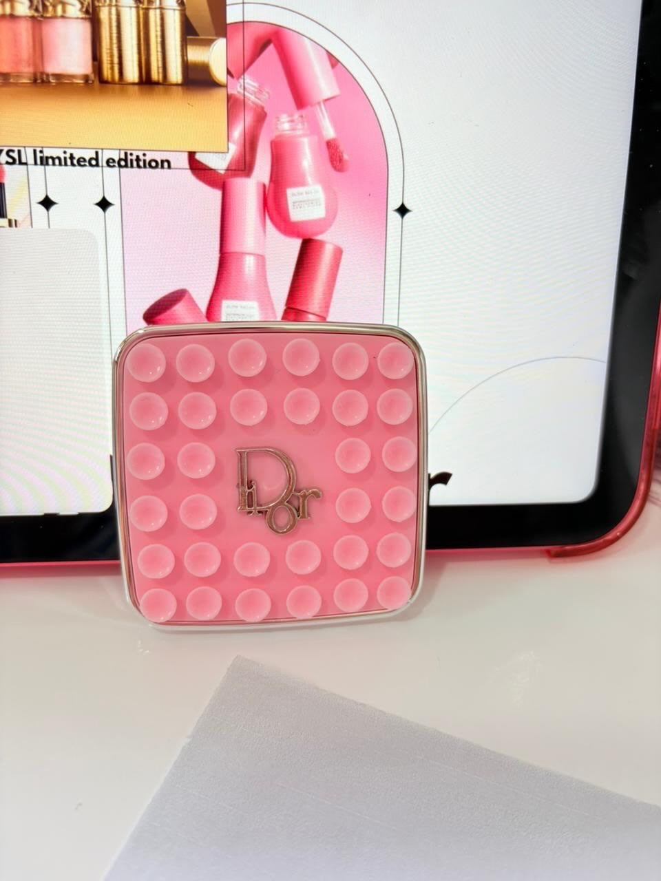 Dior Octobuddy