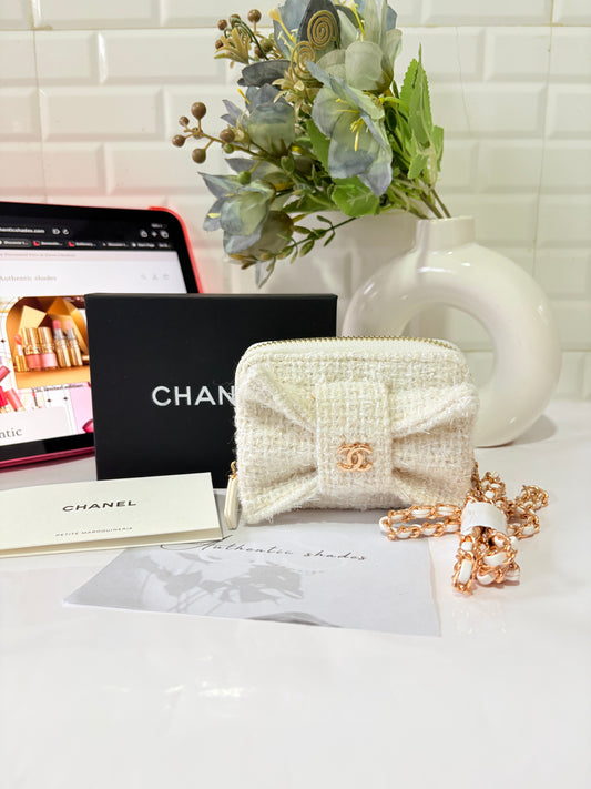 CHANEL Beaute VIP Gift Snow White Bow Chain Crossbody Card Pouch