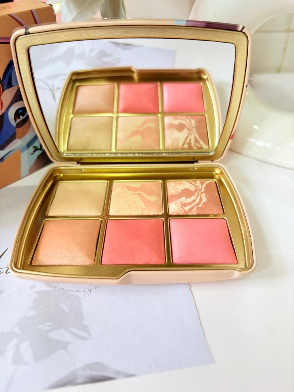Hourglass Ambient Lighting palettes