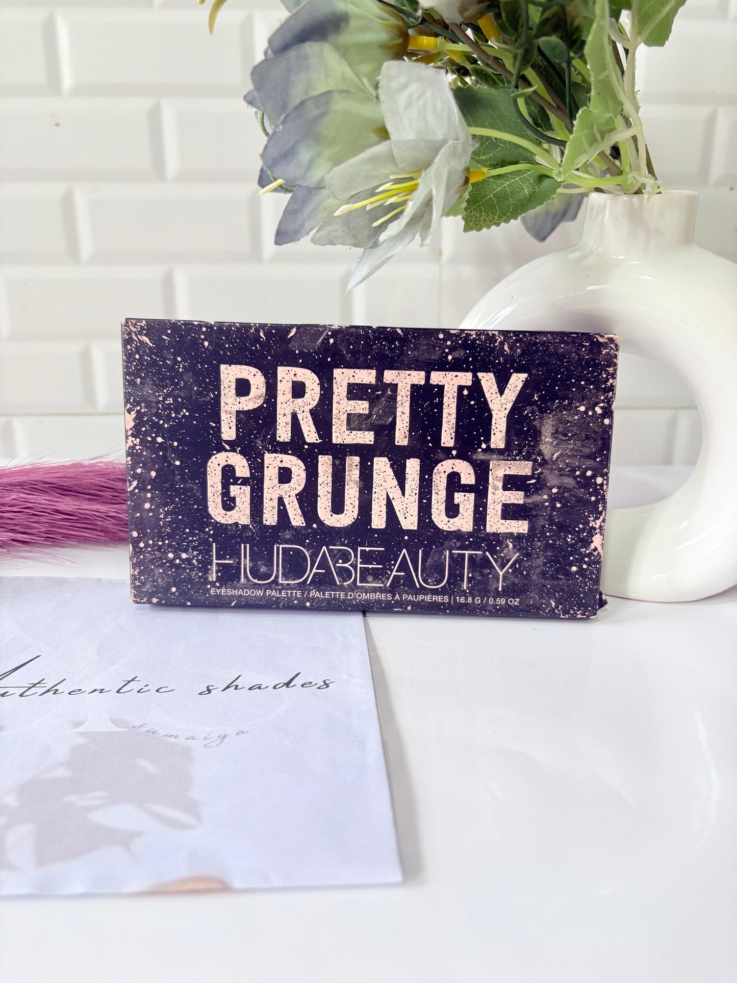Huda Beauty Pretty Grunge Eyeshadow Palette