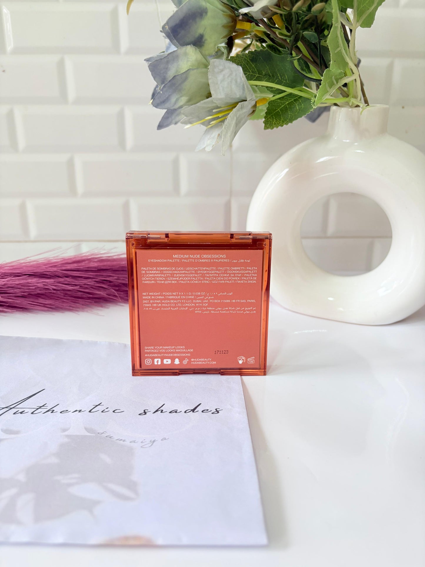 Huda Beauty Nude medium Eyeshadow Palette